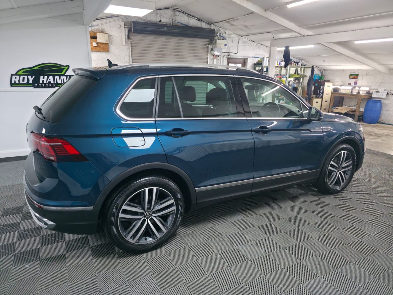 2023 VOLKSWAGEN TIGUAN 2.0 TDI Elegance SUV 5dr Diesel DSG Euro 6 (s/s) (150 ps) Panoramic Sunroof - vehicle photo 7 for sale on PureCar