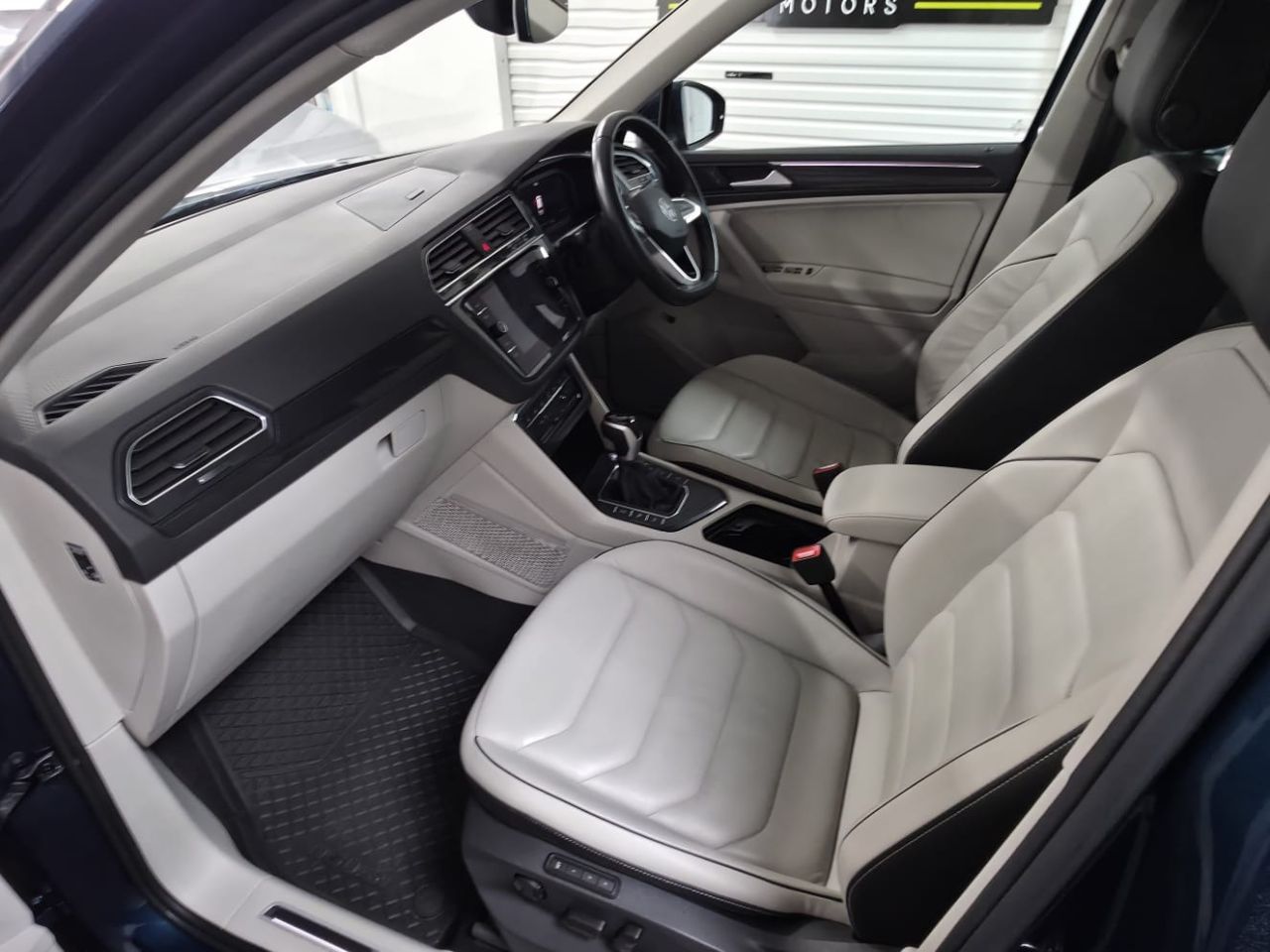 2023 VOLKSWAGEN TIGUAN 2.0 TDI Elegance SUV 5dr Diesel DSG Euro 6 (s/s) (150 ps) Panoramic Sunroof - vehicle photo 11 for sale on PureCar