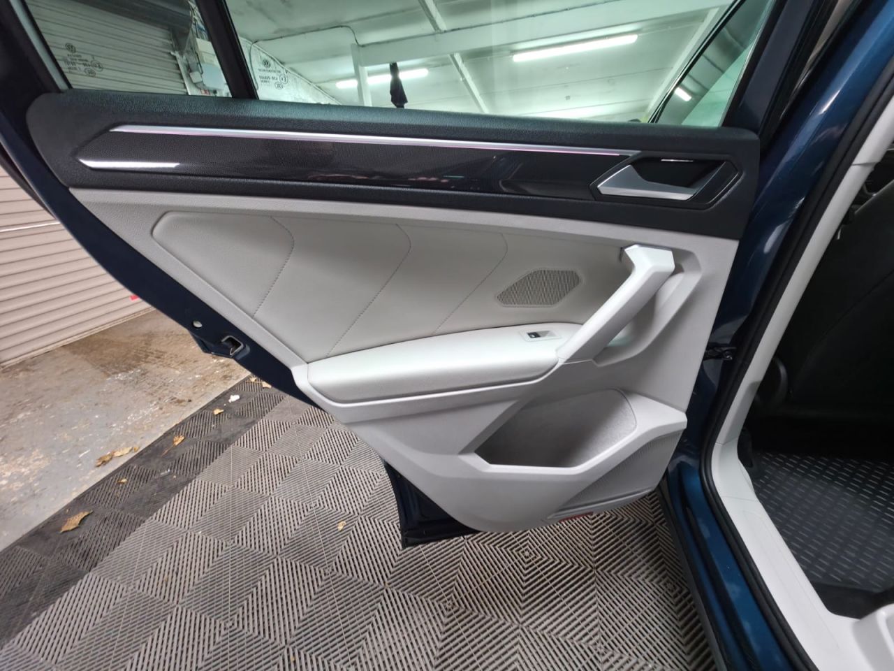 2023 VOLKSWAGEN TIGUAN 2.0 TDI Elegance SUV 5dr Diesel DSG Euro 6 (s/s) (150 ps) Panoramic Sunroof - vehicle photo 17 for sale on PureCar