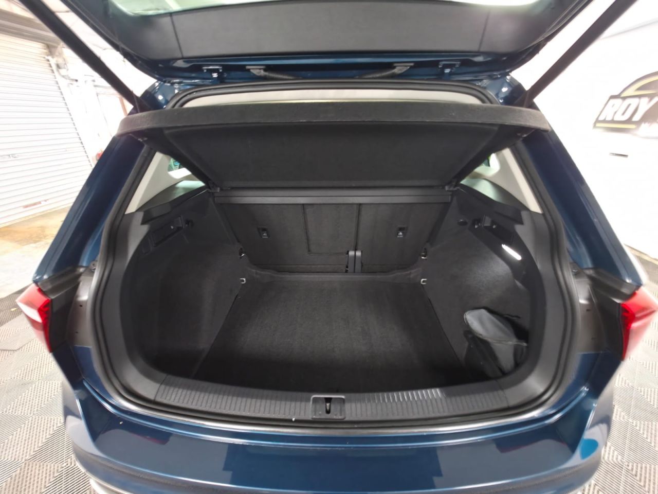 2023 VOLKSWAGEN TIGUAN 2.0 TDI Elegance SUV 5dr Diesel DSG Euro 6 (s/s) (150 ps) Panoramic Sunroof - vehicle photo 18 for sale on PureCar