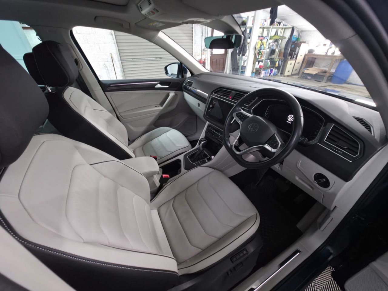 2023 VOLKSWAGEN TIGUAN 2.0 TDI Elegance SUV 5dr Diesel DSG Euro 6 (s/s) (150 ps) Panoramic Sunroof - vehicle photo 21 for sale on PureCar