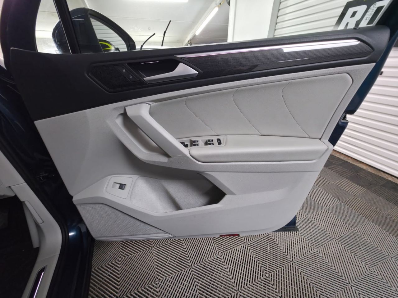 2023 VOLKSWAGEN TIGUAN 2.0 TDI Elegance SUV 5dr Diesel DSG Euro 6 (s/s) (150 ps) Panoramic Sunroof - vehicle photo 23 for sale on PureCar