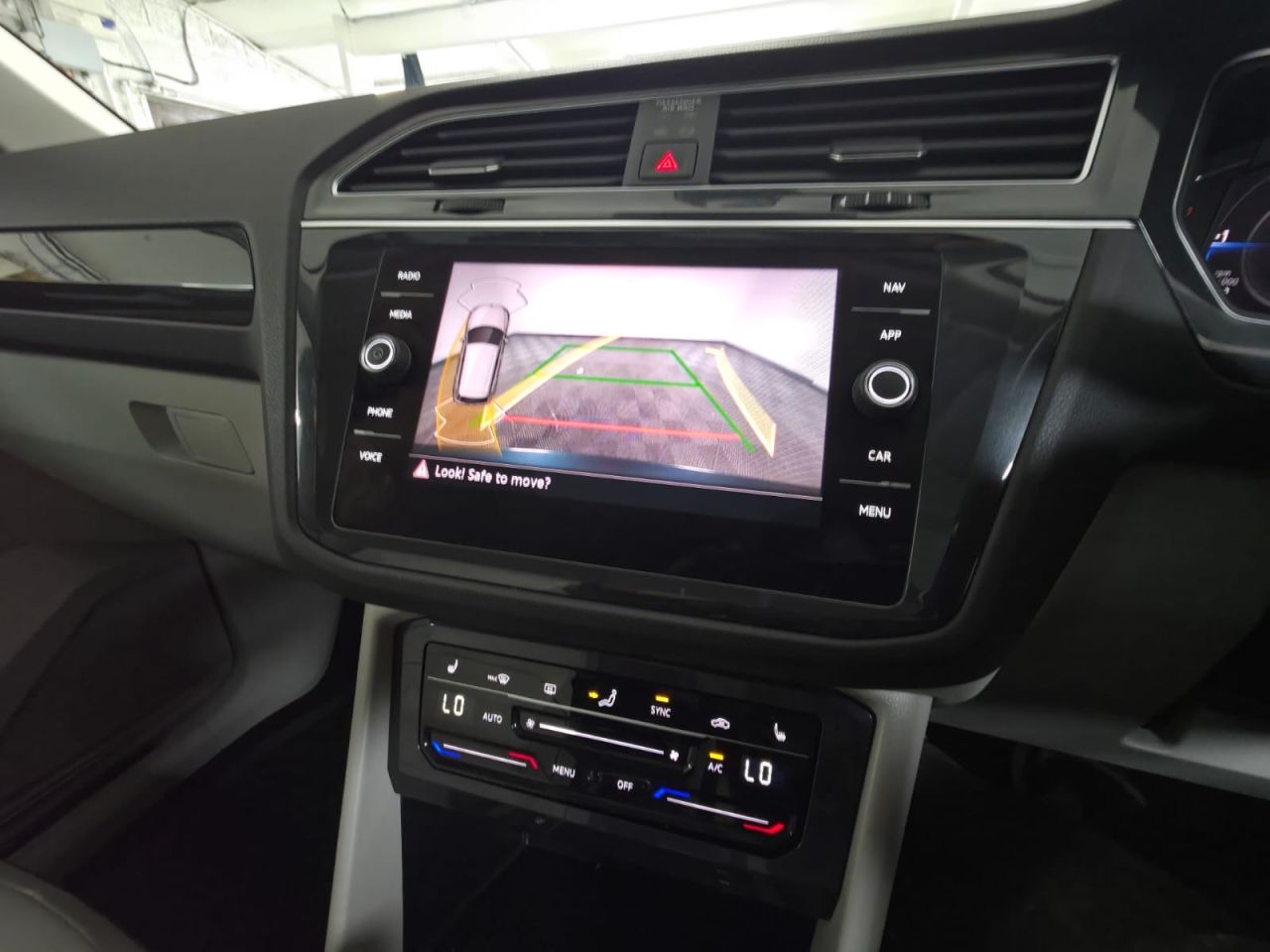 2023 VOLKSWAGEN TIGUAN 2.0 TDI Elegance SUV 5dr Diesel DSG Euro 6 (s/s) (150 ps) Panoramic Sunroof - vehicle photo 24 for sale on PureCar