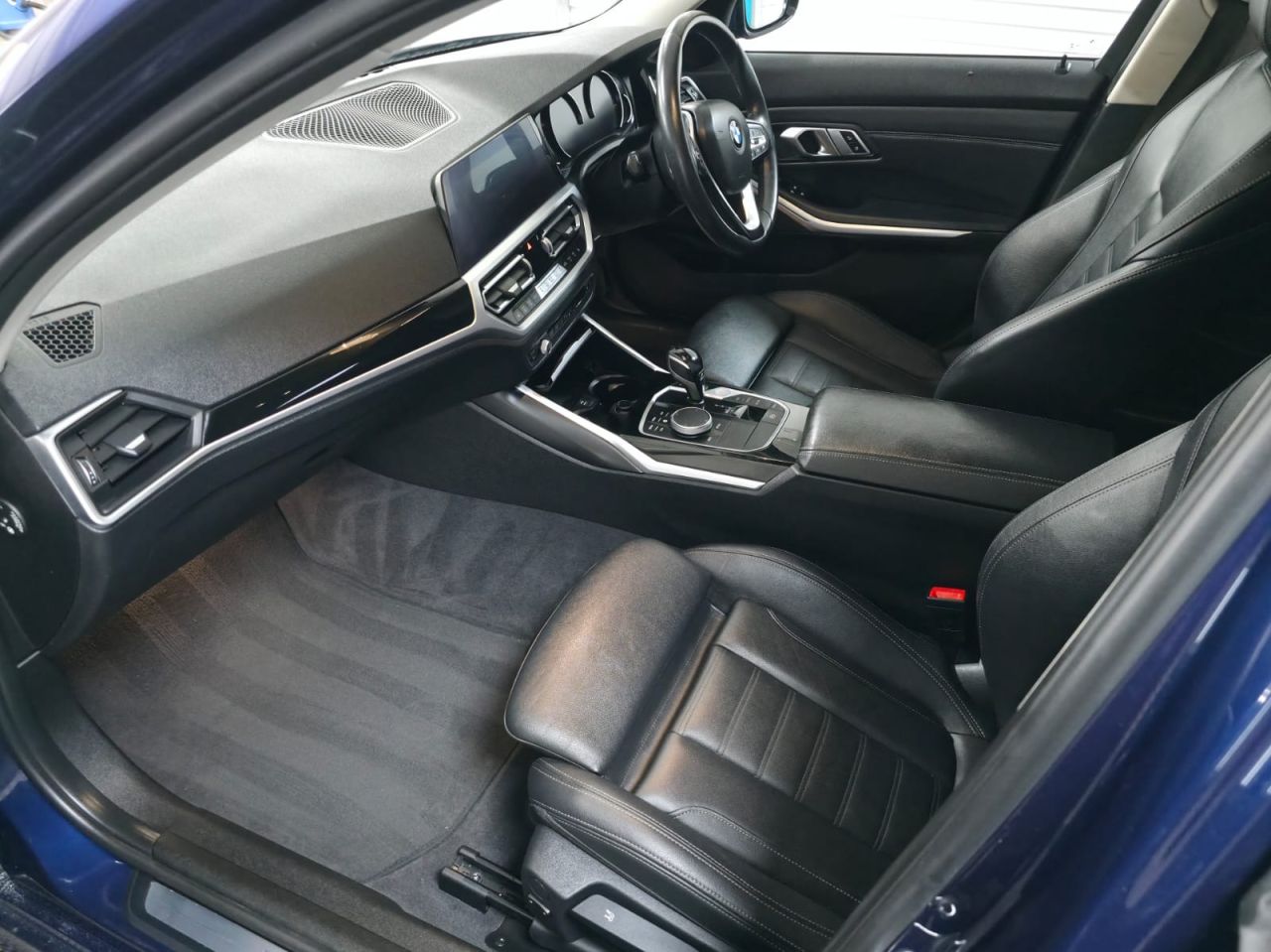 2020 BMW 3 SERIES 2.0 318d Sport Saloon 4dr Diesel Auto Euro 6 (s/s) (150 ps) Fantastic Servi - vehicle photo 11 for sale on PureCar