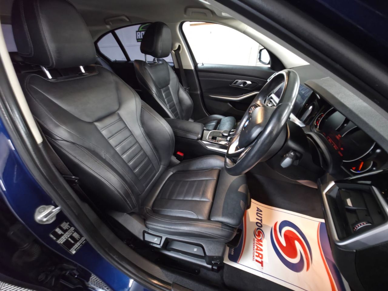 2020 BMW 3 SERIES 2.0 318d Sport Saloon 4dr Diesel Auto Euro 6 (s/s) (150 ps) Fantastic Servi - vehicle photo 18 for sale on PureCar