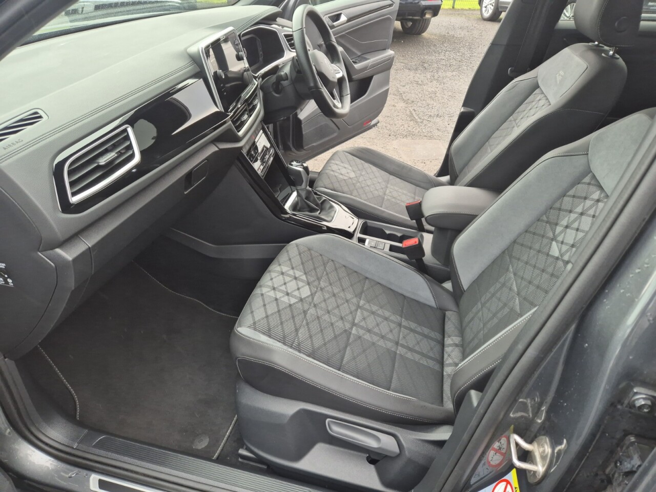 2025 VOLKSWAGEN T-ROC 2.0 TDI R-Line SUV 5dr Diesel DSG Euro 6 (s/s) (150 ps) - vehicle photo 28 for sale on PureCar