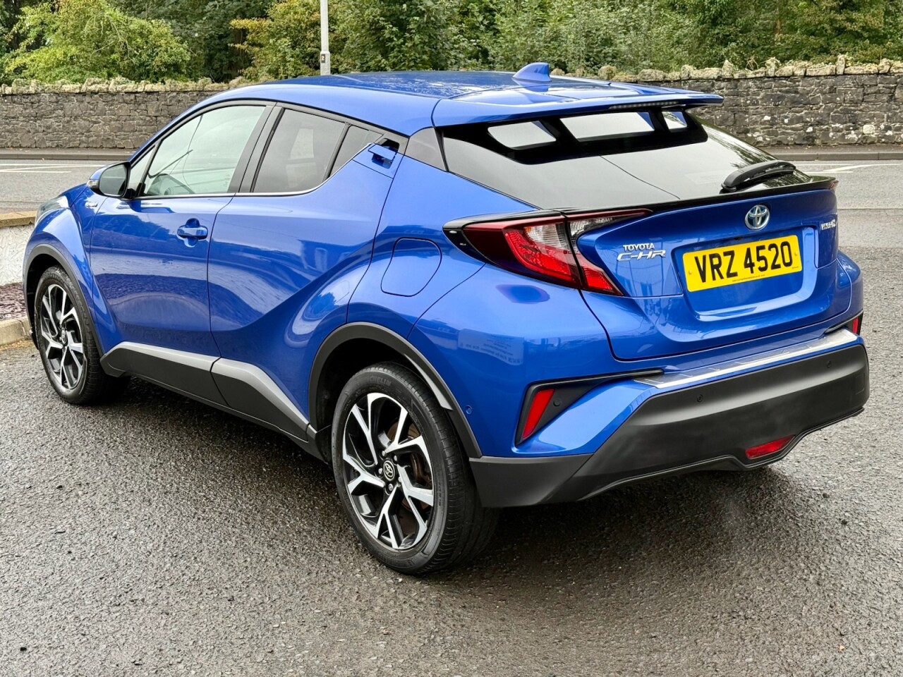 2020 TOYOTA C-HR 1.8 VVT-h Design SUV 5dr Petrol Hybrid CVT Euro 6 (s/s) (122 ps) - vehicle photo 4 for sale on PureCar