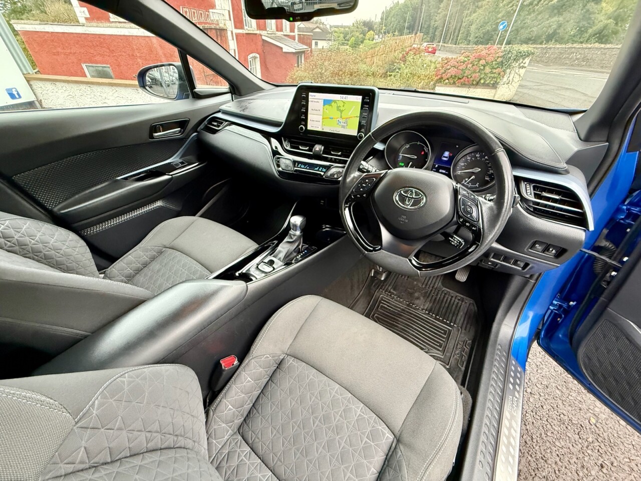 2020 TOYOTA C-HR 1.8 VVT-h Design SUV 5dr Petrol Hybrid CVT Euro 6 (s/s) (122 ps) - vehicle photo 8 for sale on PureCar
