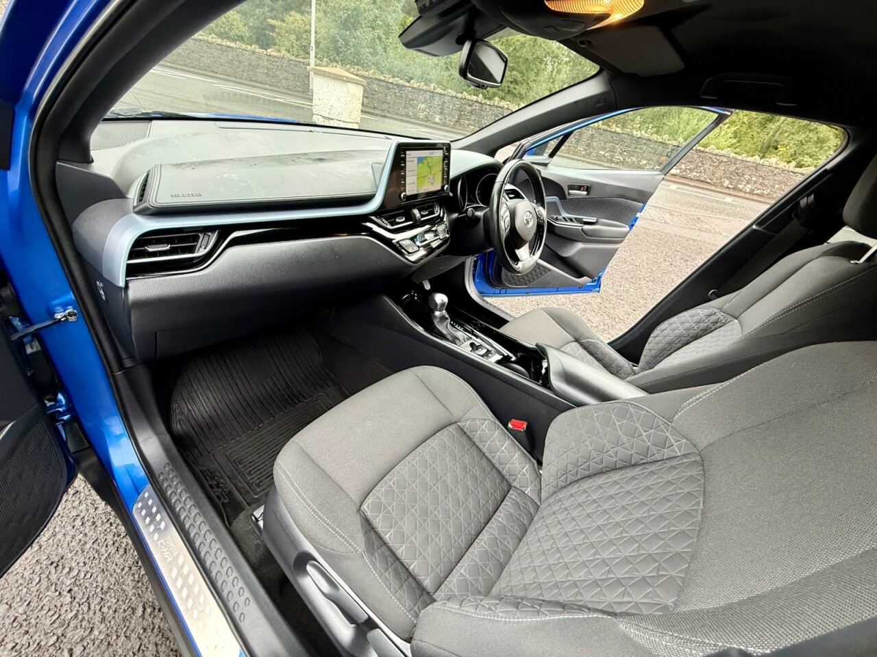 2020 TOYOTA C-HR 1.8 VVT-h Design SUV 5dr Petrol Hybrid CVT Euro 6 (s/s) (122 ps) - vehicle photo 9 for sale on PureCar