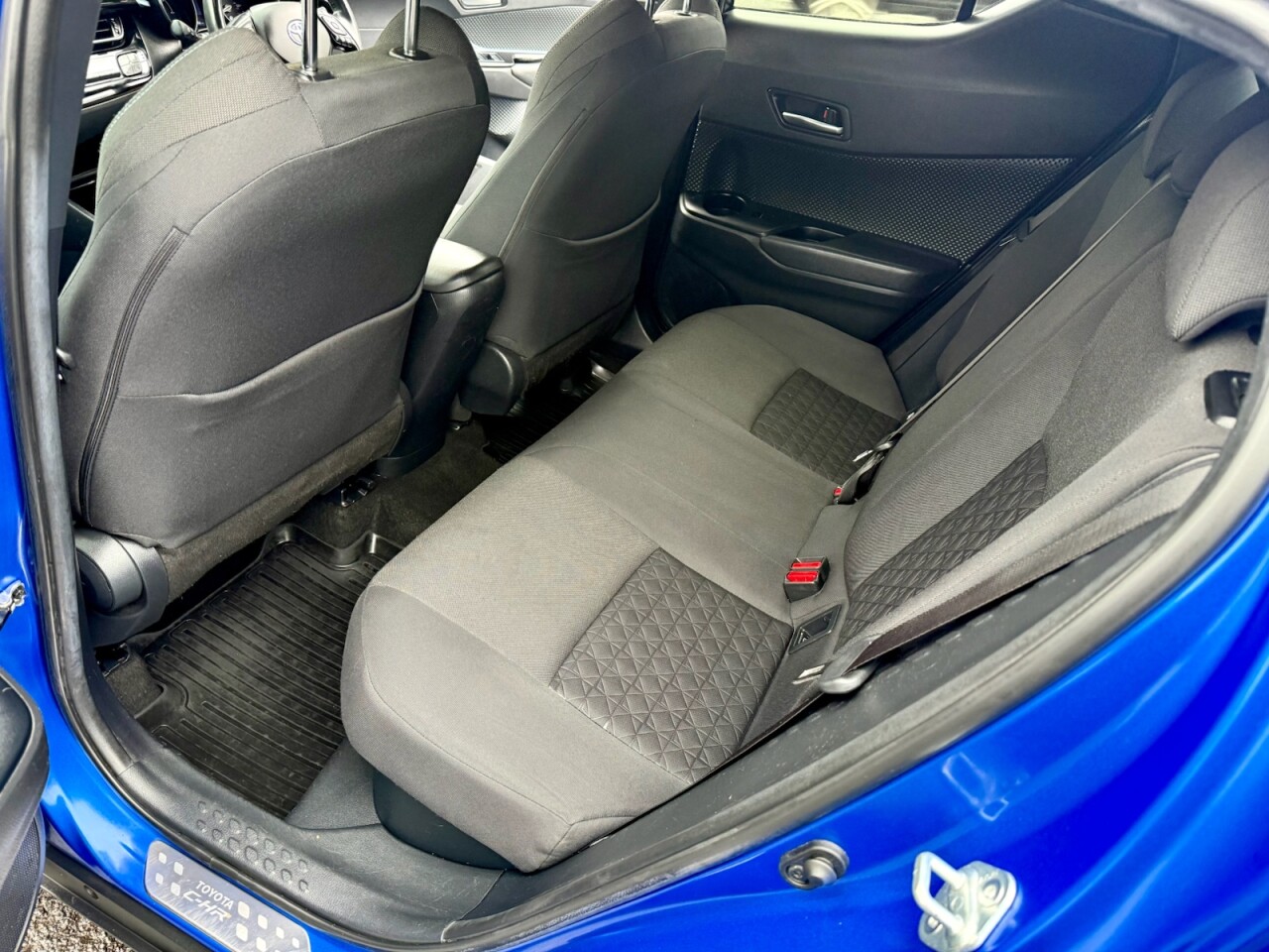 2020 TOYOTA C-HR 1.8 VVT-h Design SUV 5dr Petrol Hybrid CVT Euro 6 (s/s) (122 ps) - vehicle photo 11 for sale on PureCar