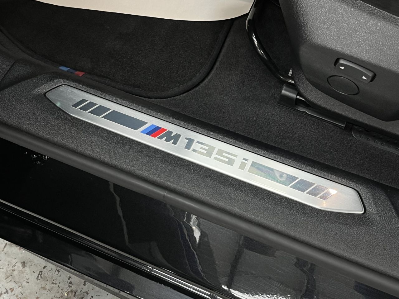 2021 BMW 1 SERIES 2.0 M135i Hatchback 5dr Petrol Auto xDrive Euro 6 (s/s) (306 ps) - vehicle photo 24 for sale on PureCar