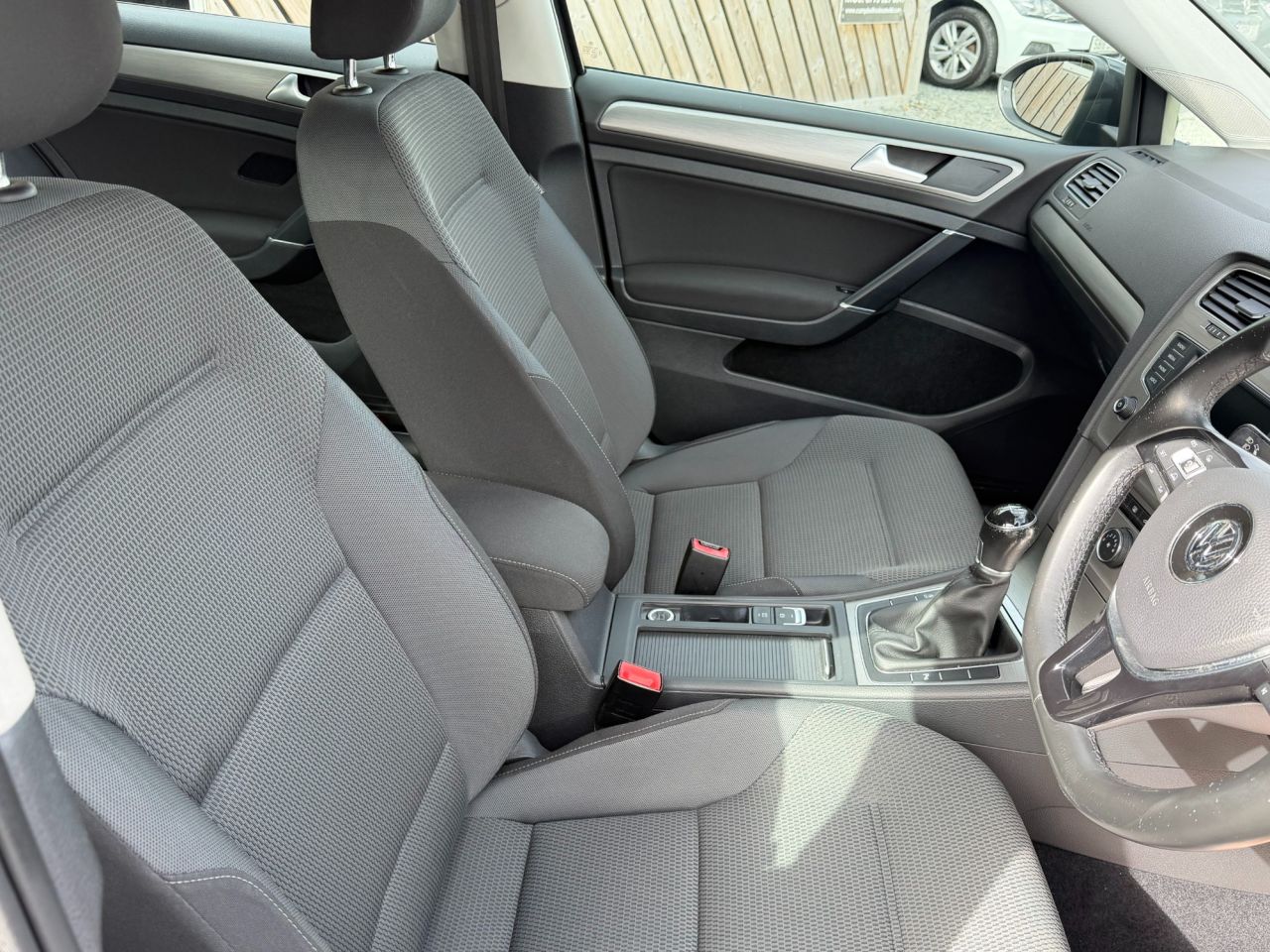 2017 VOLKSWAGEN GOLF 1.6 TDI BlueMotion Tech Match Edition Hatchback 5dr Diesel Manual Euro 6 (s - vehicle photo 10 for sale on PureCar