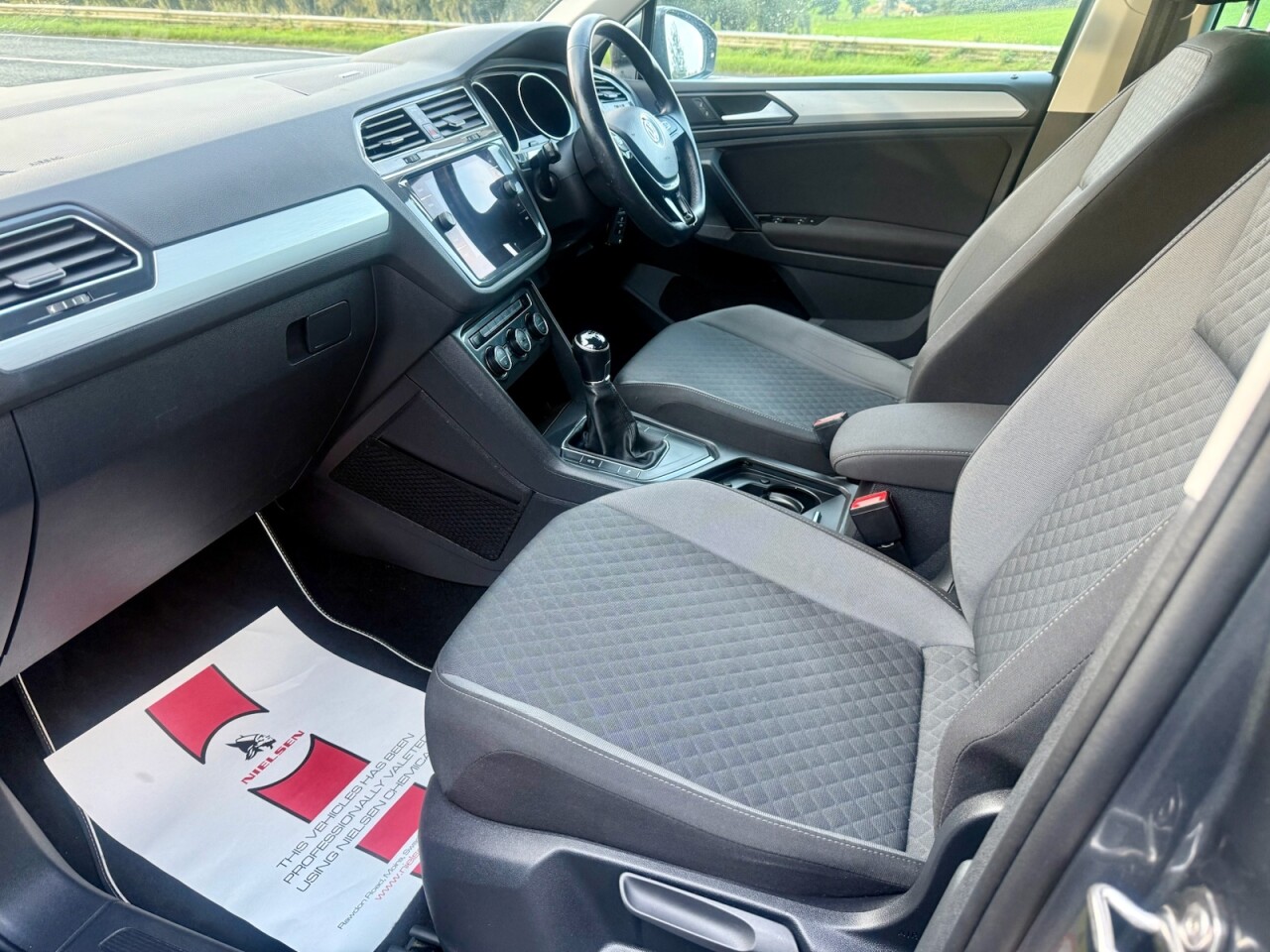 2019 VOLKSWAGEN TIGUAN 2.0 TDI SE Navigation Diesel 150BHP (LOW MILES 39K) - vehicle photo 7 for sale on PureCar