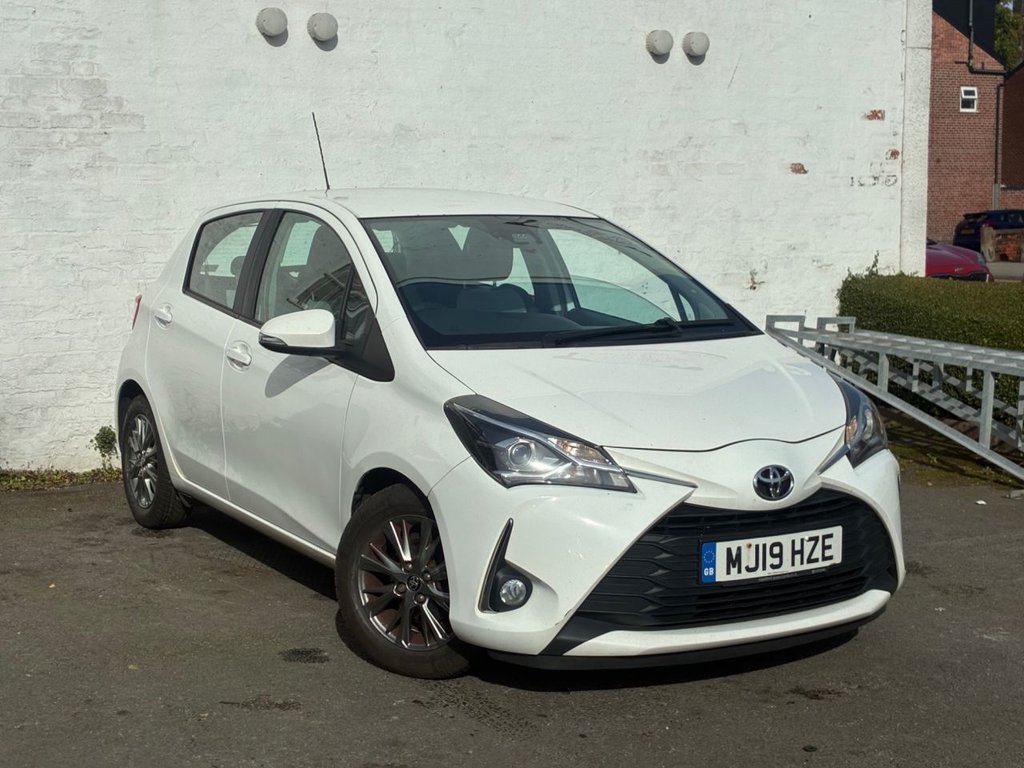 2019 Toyota Yaris — image 2