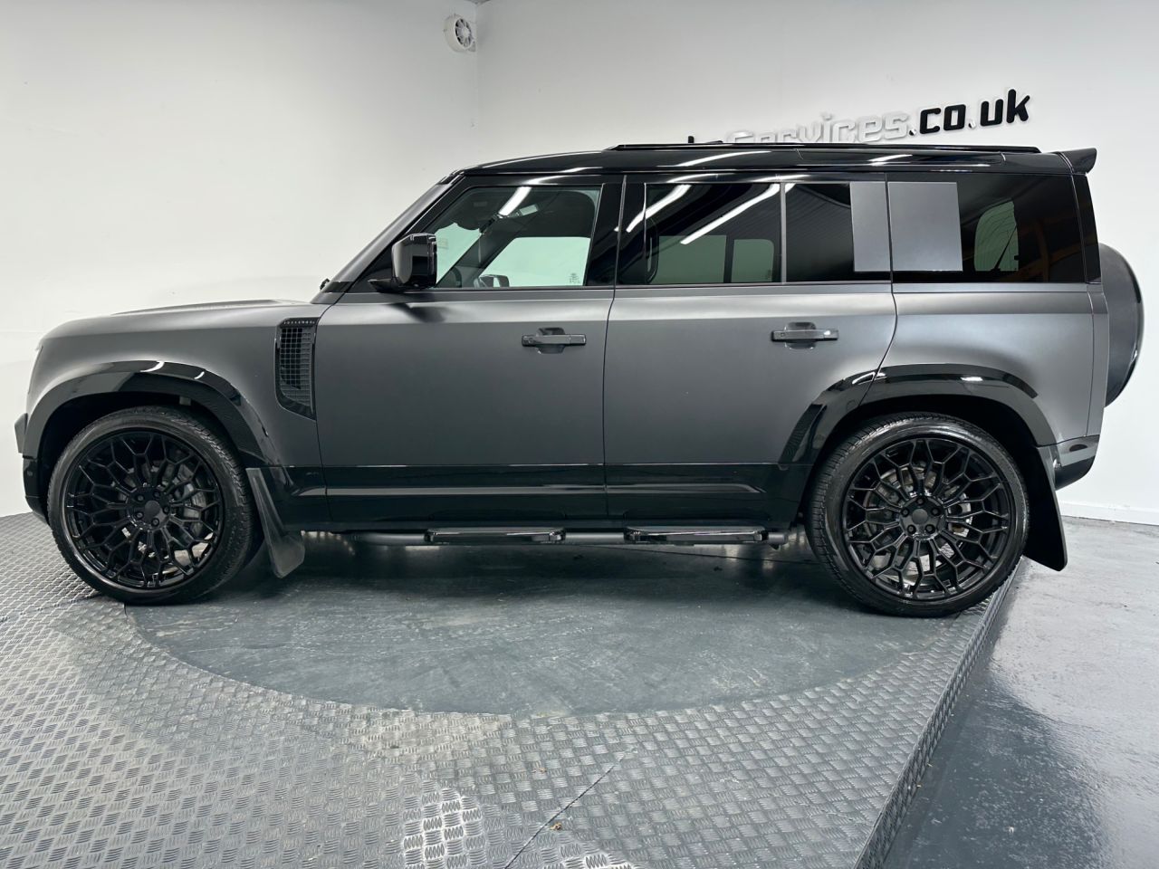 2025 LAND ROVER DEFENDER 110 3.0 D350 MHEV X-Dynamic HSE SUV 5dr Diesel Auto 4WD Euro 6 (s/s) (350 ps) - vehicle photo 2 for sale on PureCar