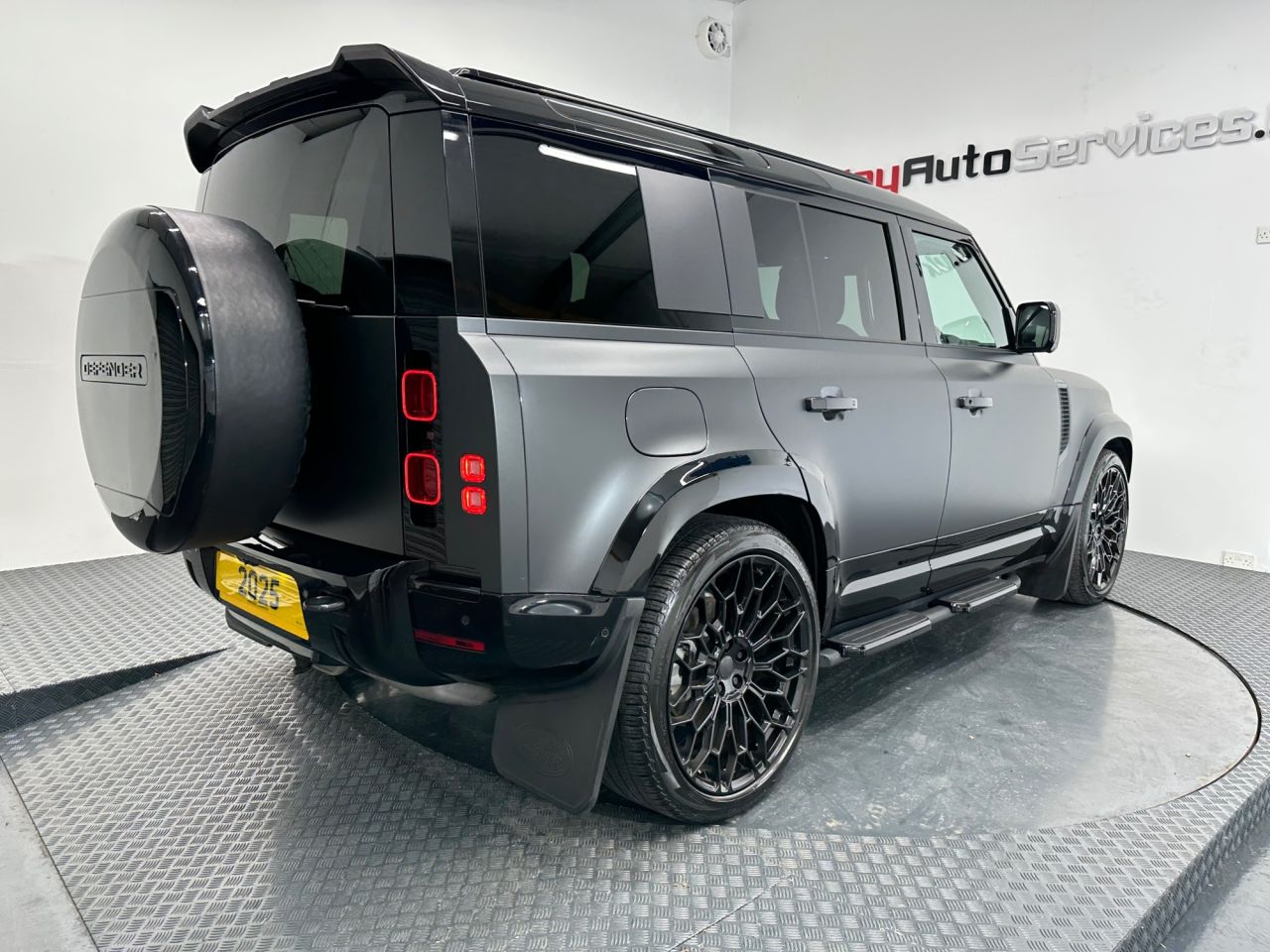 2025 LAND ROVER DEFENDER 110 3.0 D350 MHEV X-Dynamic HSE SUV 5dr Diesel Auto 4WD Euro 6 (s/s) (350 ps) - vehicle photo 5 for sale on PureCar