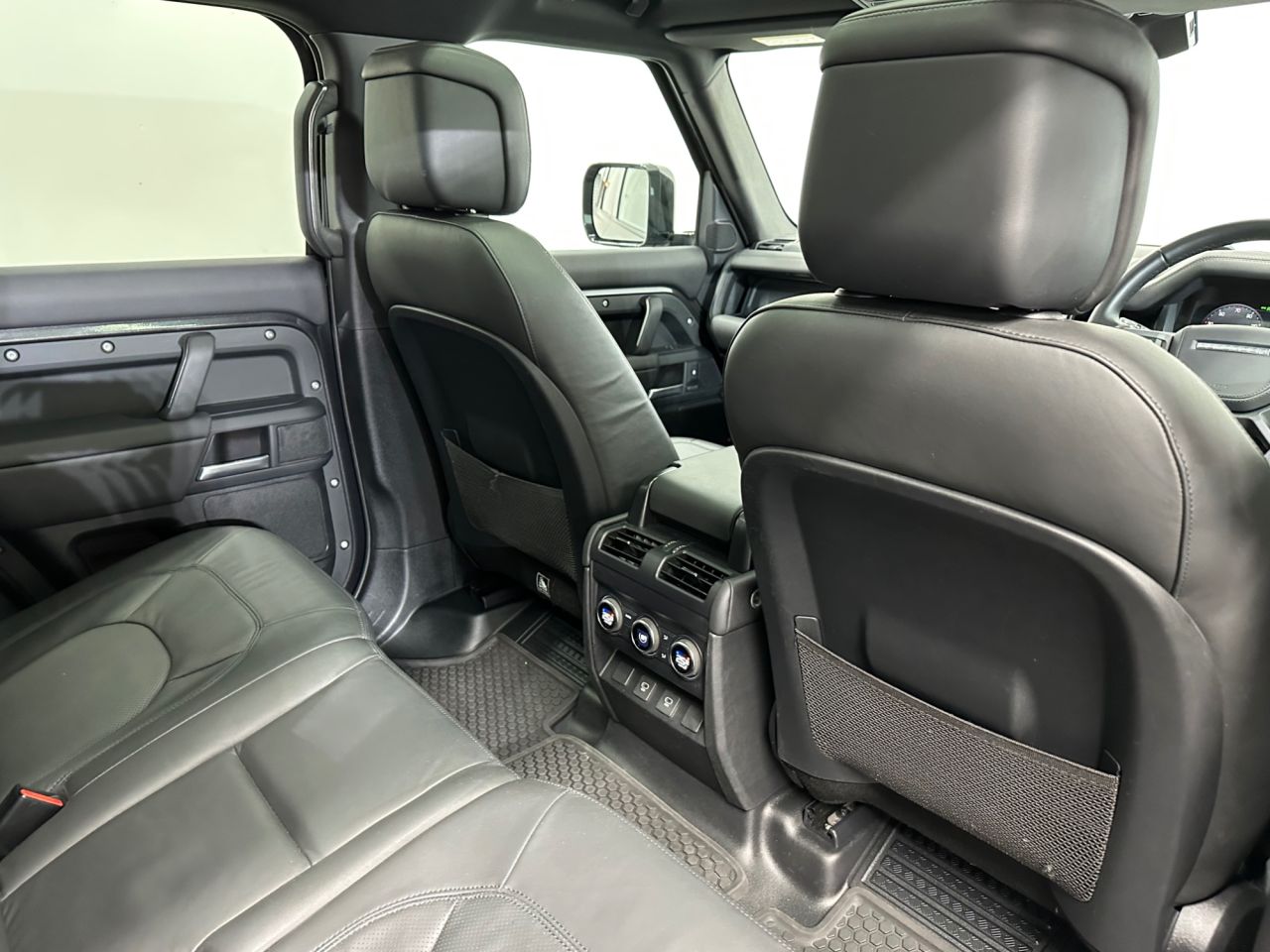 2025 LAND ROVER DEFENDER 110 3.0 D350 MHEV X-Dynamic HSE SUV 5dr Diesel Auto 4WD Euro 6 (s/s) (350 ps) - vehicle photo 25 for sale on PureCar