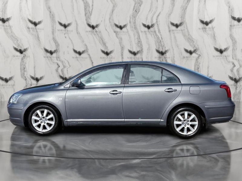 2004 Toyota Avensis in silver — photo 4 of 21