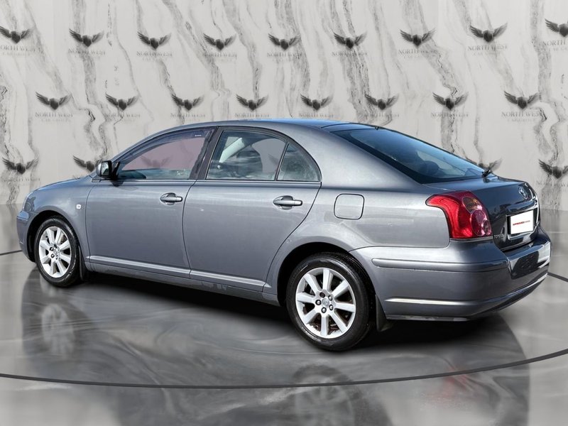 2004 Toyota Avensis in silver — photo 5 of 21