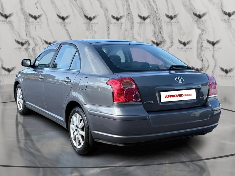 2004 Toyota Avensis in silver — photo 6 of 21