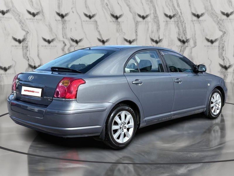 2004 Toyota Avensis in silver — photo 9 of 21