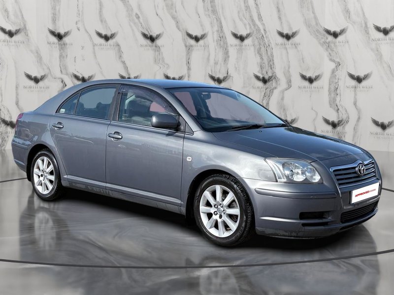 2004 Toyota Avensis in silver — photo 11 of 21
