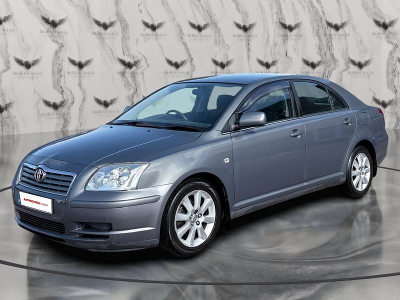 2004 Toyota Avensis in silver — photo 12 of 21