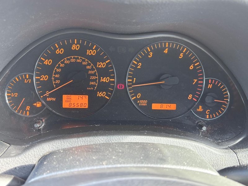 2004 Toyota Avensis in silver — photo 16 of 21