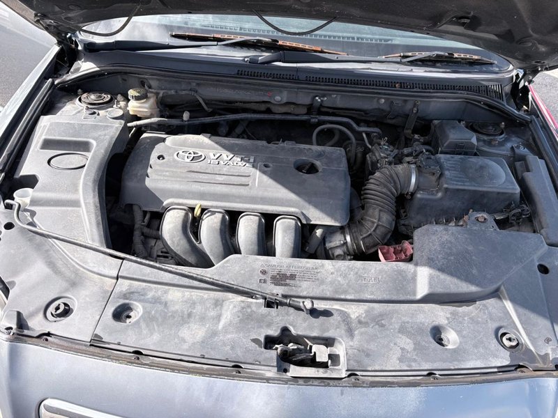 2004 Toyota Avensis in silver — photo 21 of 21