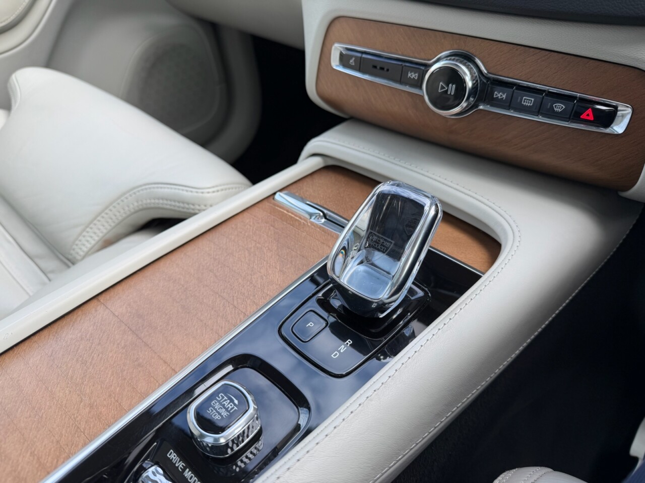 2019 VOLVO XC90 2.0 B5 MHEV Inscription SUV 5dr Diesel Hybrid Auto 4WD Euro 6 (s/s) (235 ps - vehicle photo 3 for sale on PureCar