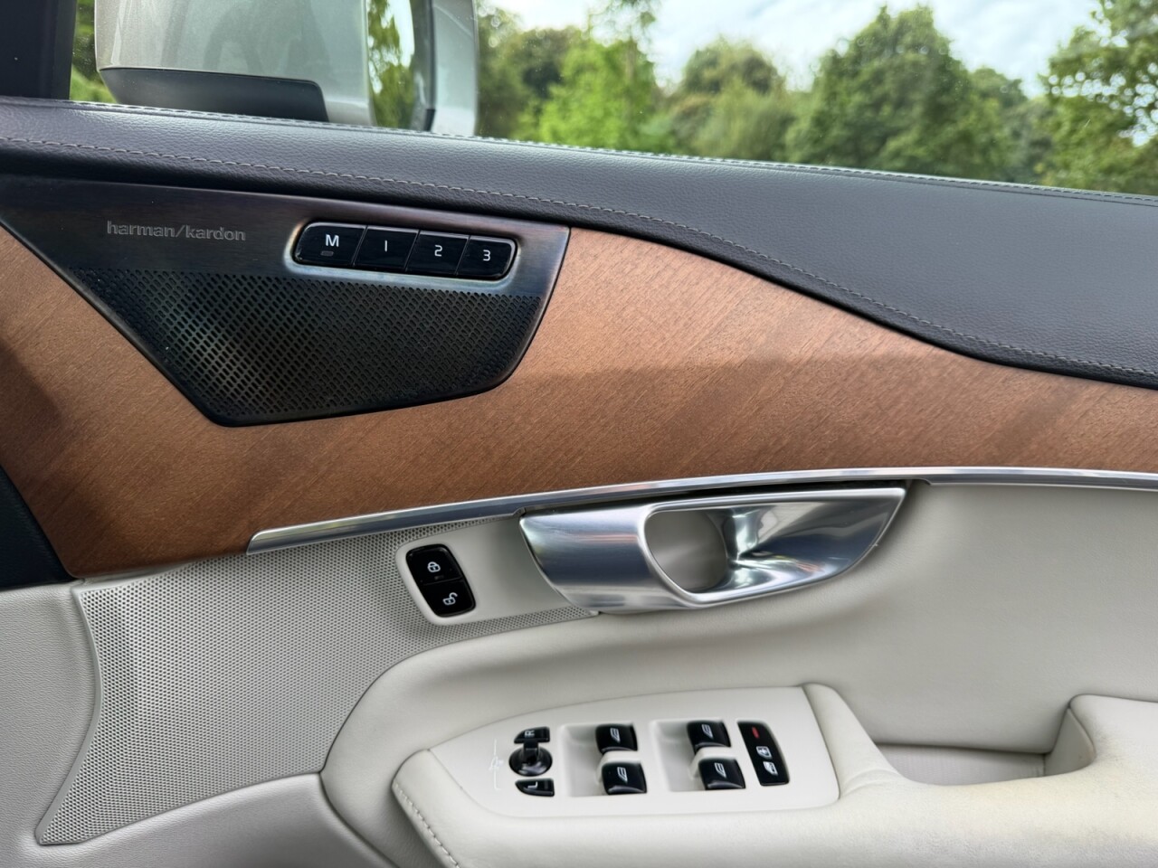 2019 VOLVO XC90 2.0 B5 MHEV Inscription SUV 5dr Diesel Hybrid Auto 4WD Euro 6 (s/s) (235 ps - vehicle photo 24 for sale on PureCar