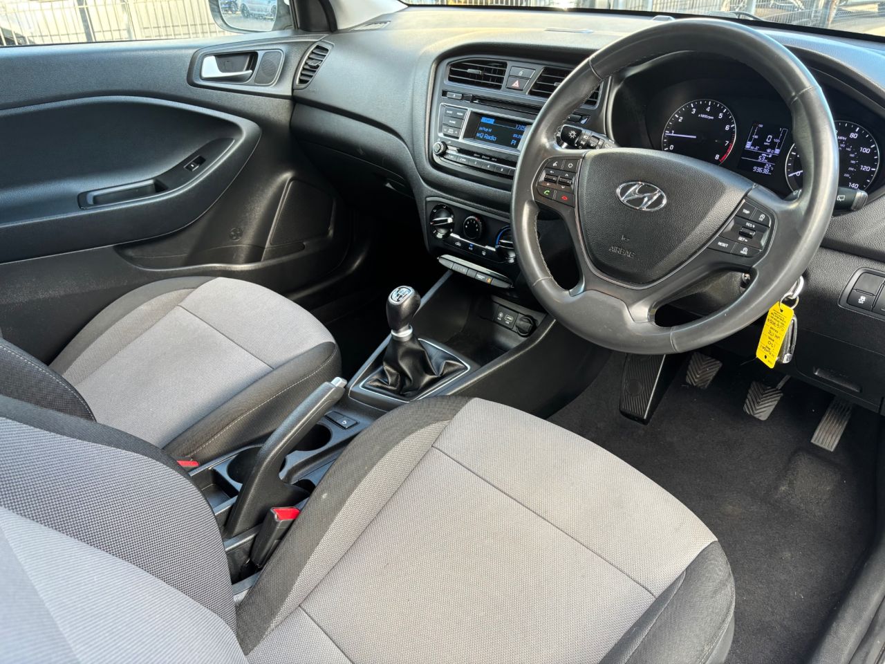 2017 HYUNDAI I20 1.2 SE Coupe 3dr Petrol Manual Euro 6 (84 ps) - vehicle photo 9 for sale on PureCar