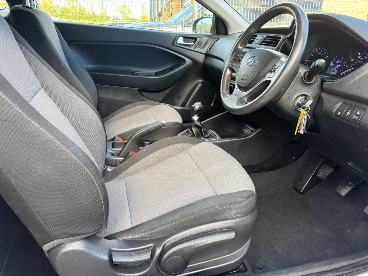 2017 HYUNDAI I20 1.2 SE Coupe 3dr Petrol Manual Euro 6 (84 ps) - vehicle photo 11 for sale on PureCar