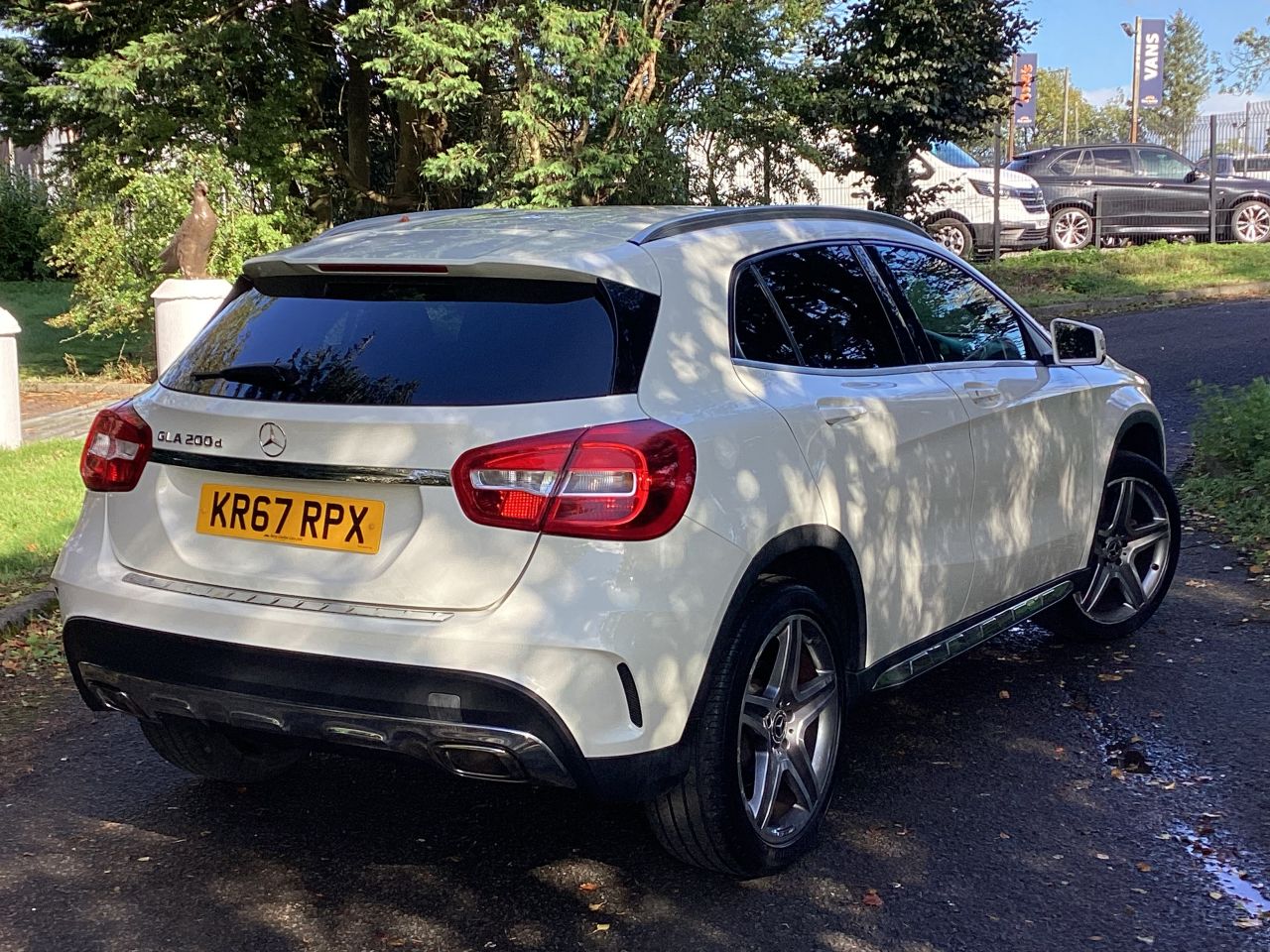 2017 MERCEDES GLA 2.1 GLA200d AMG Line SUV 5dr Diesel Manual Euro 6 (s/s) (136 ps) - vehicle photo 2 for sale on PureCar