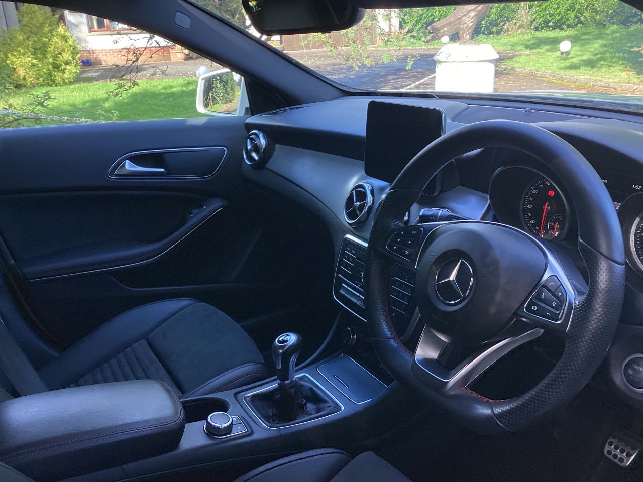 2017 MERCEDES GLA 2.1 GLA200d AMG Line SUV 5dr Diesel Manual Euro 6 (s/s) (136 ps) - vehicle photo 11 for sale on PureCar