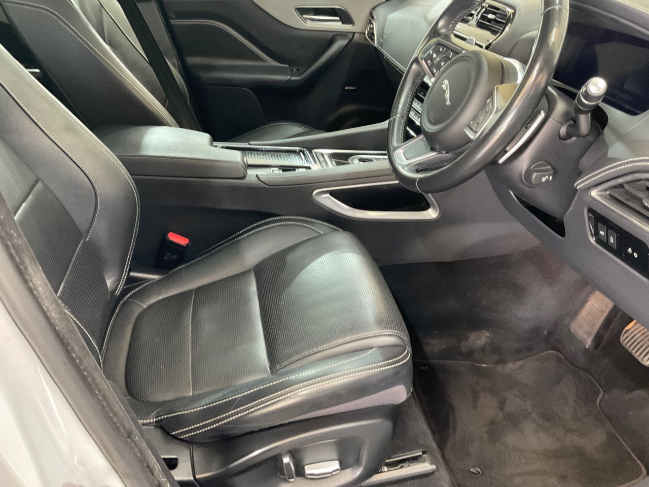 2020 JAGUAR F-PACE 2.0 D180 Chequered Flag SUV 5dr Diesel Auto AWD Euro 6 (s/s) (180 ps) - vehicle photo 14 for sale on PureCar