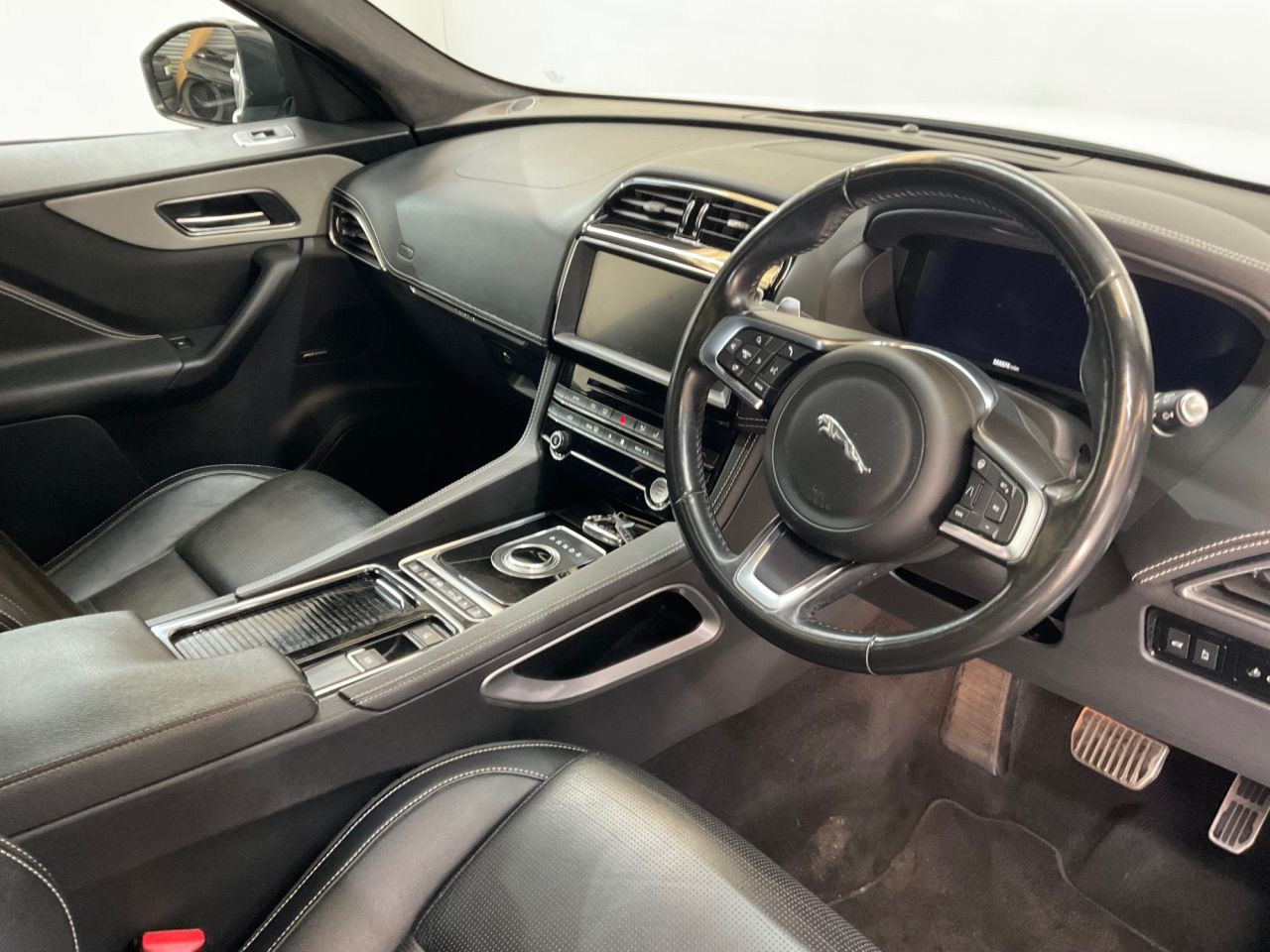 2020 JAGUAR F-PACE 2.0 D180 Chequered Flag SUV 5dr Diesel Auto AWD Euro 6 (s/s) (180 ps) - vehicle photo 15 for sale on PureCar