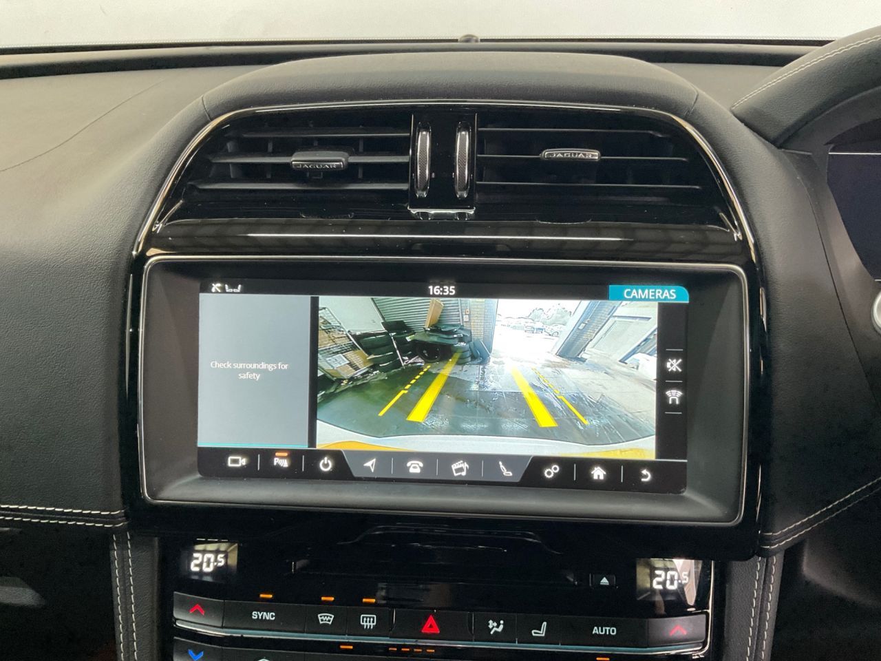 2020 JAGUAR F-PACE 2.0 D180 Chequered Flag SUV 5dr Diesel Auto AWD Euro 6 (s/s) (180 ps) - vehicle photo 19 for sale on PureCar