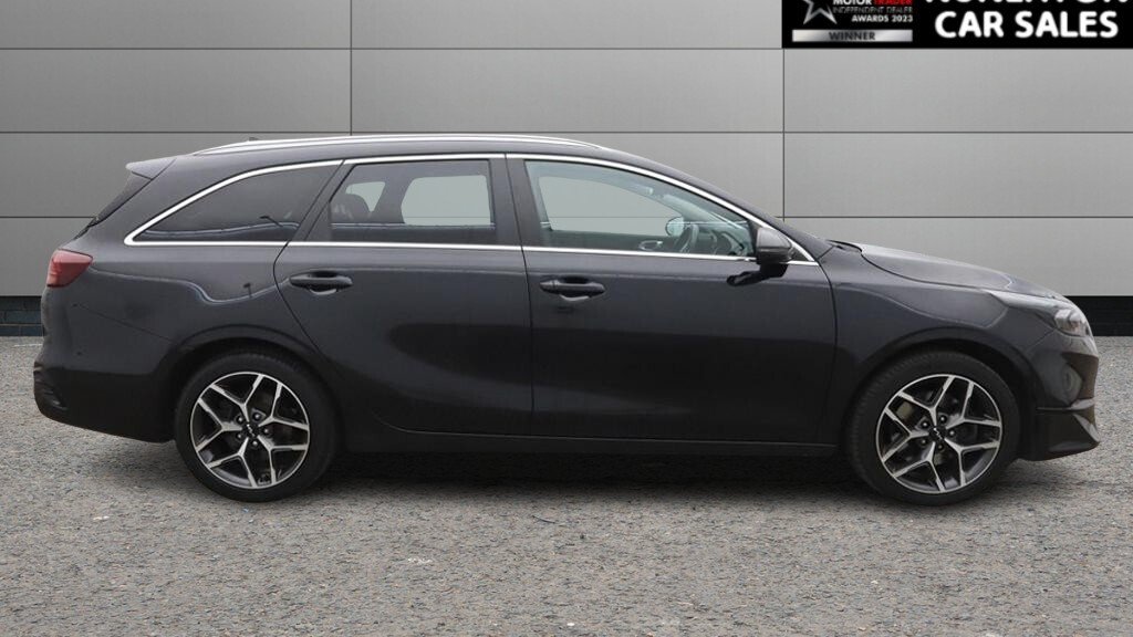 2024 Kia Ceed — image 2