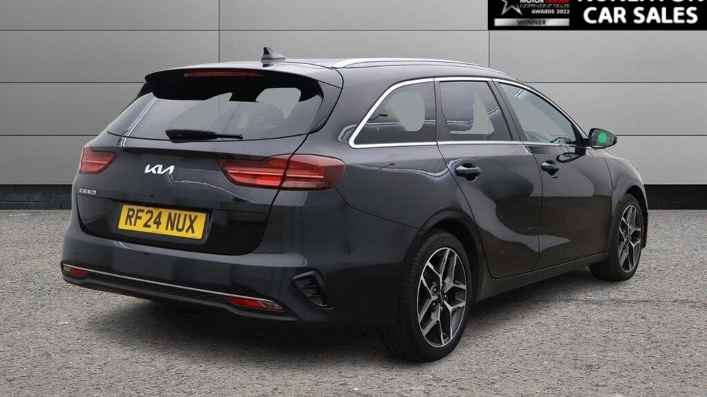 2024 Kia Ceed — image 3