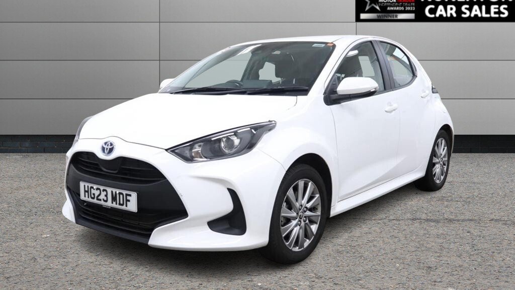 2023 Toyota Yaris — image 4