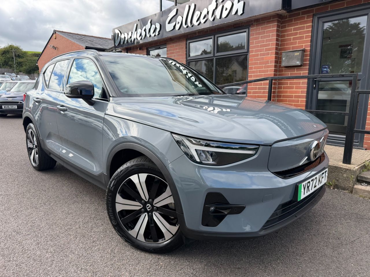 2022 VOLVO XC40