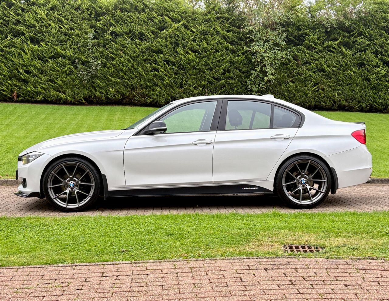2015 BMW 3 SERIES 2.0 320d ED EfficientDynamics Saloon 4dr Diesel Manual Euro 5 (s/s) (163 ps - vehicle photo 8 for sale on PureCar