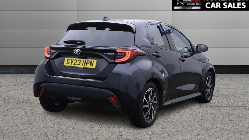 2023 Toyota Yaris — image 2
