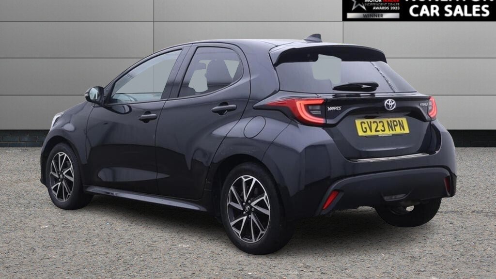 2023 Toyota Yaris — image 3