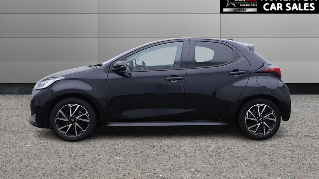 2023 Toyota Yaris — image 4
