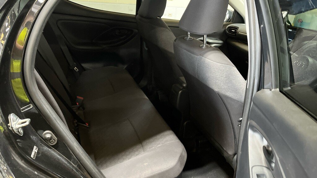 2023 Toyota Yaris — image 7