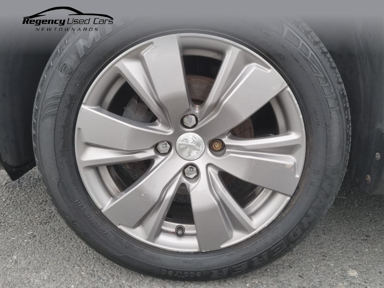 2017 PEUGEOT 1.2 PureTech Active Euro 6 5dr - vehicle photo 28 for sale on PureCar