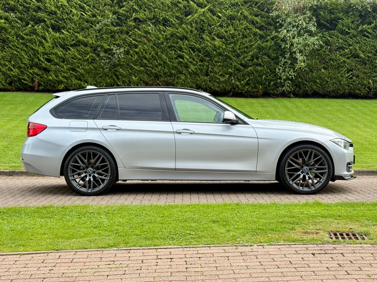 2014 BMW 3 SERIES 2.0 320d Sport Touring 5dr Diesel Auto xDrive Euro 5 (s/s) (184 ps) - vehicle photo 7 for sale on PureCar