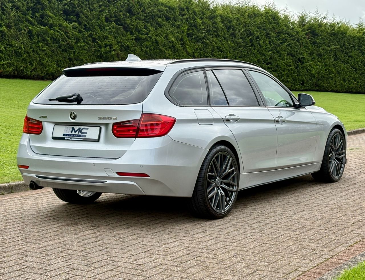 2014 BMW 3 SERIES 2.0 320d Sport Touring 5dr Diesel Auto xDrive Euro 5 (s/s) (184 ps) - vehicle photo 3 for sale on PureCar